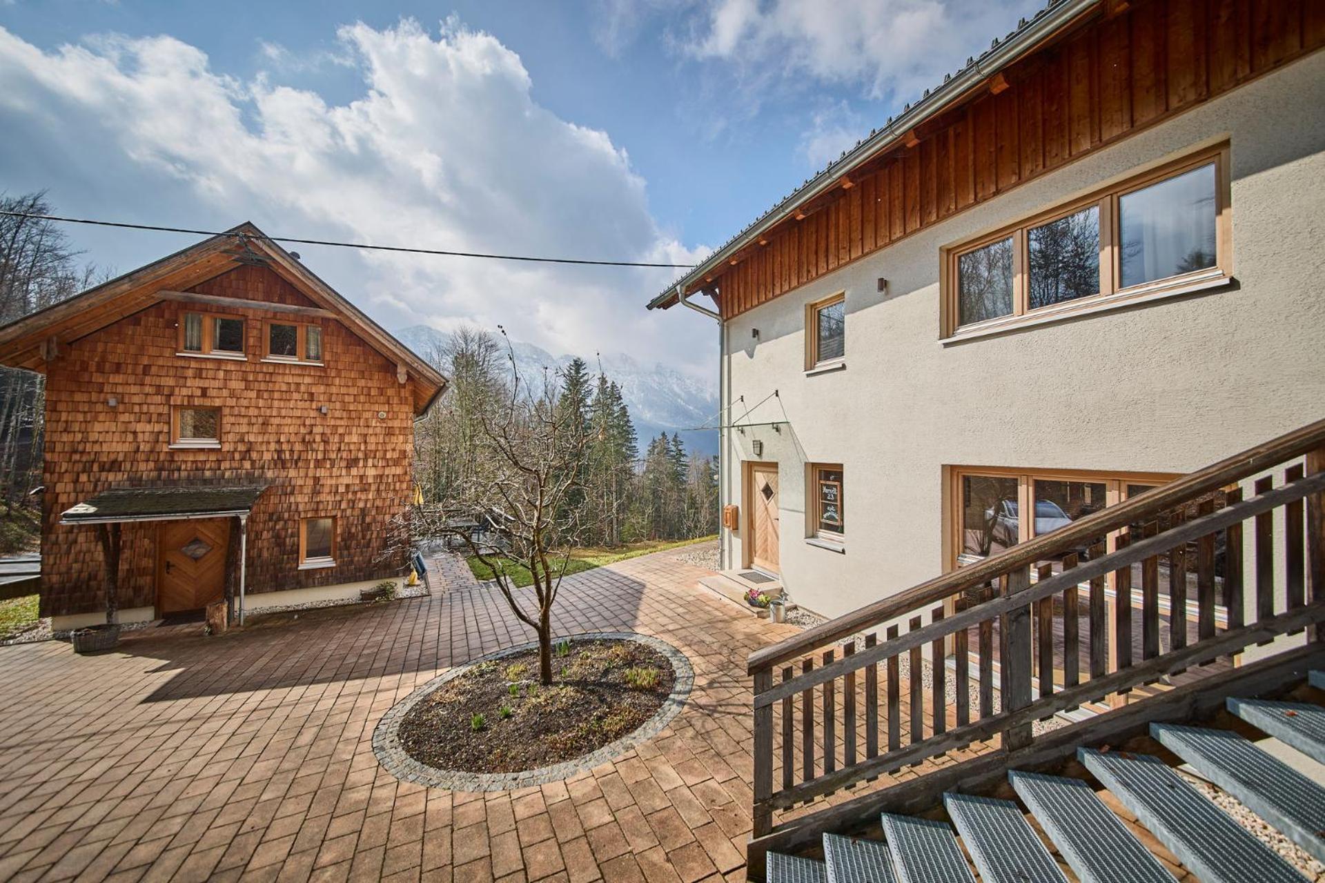 Waldharmonie - Chalet & Apartments Bad Goisern Bagian luar foto